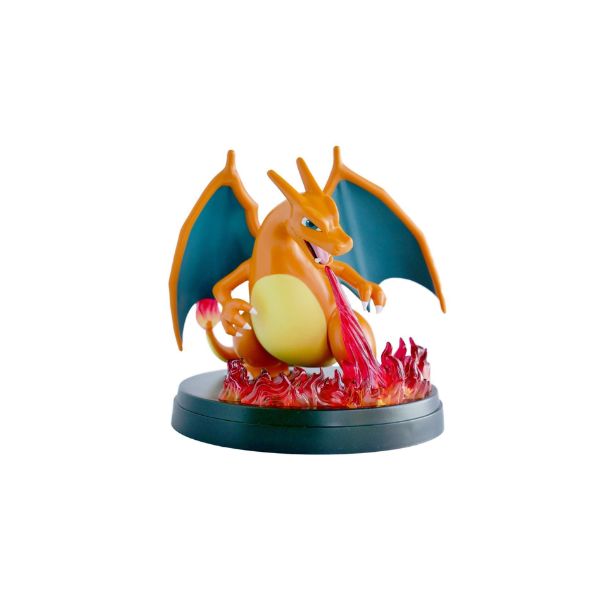 ¿Qué Incluye la Charizard Ex Super Premium Pokemon TCG Pokémon TCG?
La Charizard Ex Super Premium Pokemon TCG viene repleta de emocionantes sorpresas que cualquier fan de Pokémon TCG amará. Esta edición especial incluye:
Paquetes de Refuerzo de Pokémon TCG: Múltiples paquetes de refuerzo que contienen cartas adicionales para que los jugadores expandan sus mazos y descubran nuevas estrategias.
Cartas Especiales y Promocionales Cartas promocionales exclusivas