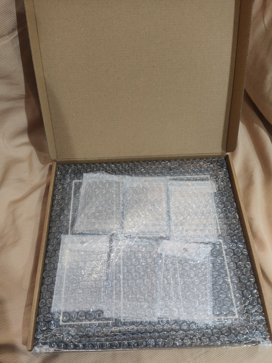 Como se envía el marco protegido con su papel de burbujas y los toploaders en su interior 